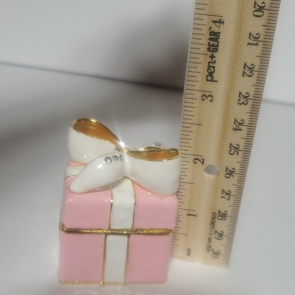Pink and White Gift Box Trinket - Picture 7 of 7
